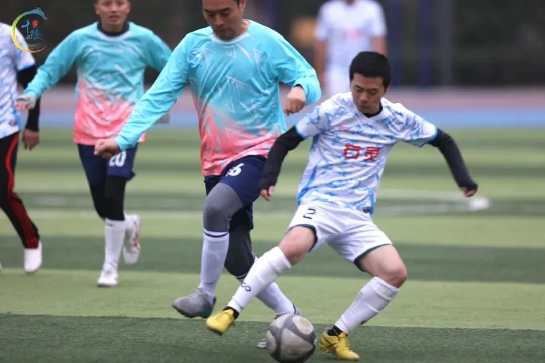 关于比赛现场气氛热烈,球员们斗志昂扬的信息 关于比赛现场气氛热烈,球员们斗志昂扬的信息