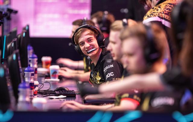 包含EG翻盘DK,Jankos极限生还后反打峡谷大战八强赛,技惊四座的词条 包含EG翻盘DK,Jankos极限生还后反打峡谷大战八强赛,技惊四座的词条