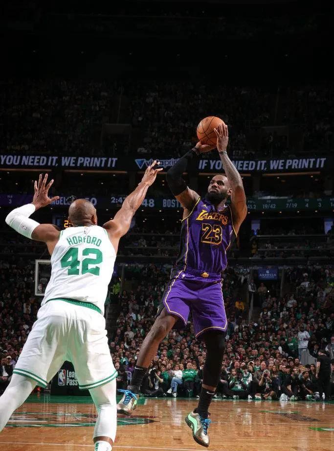 詹姆斯领衔湖人逆转击败凯尔特人 詹姆斯领衔湖人逆转击败凯尔特人