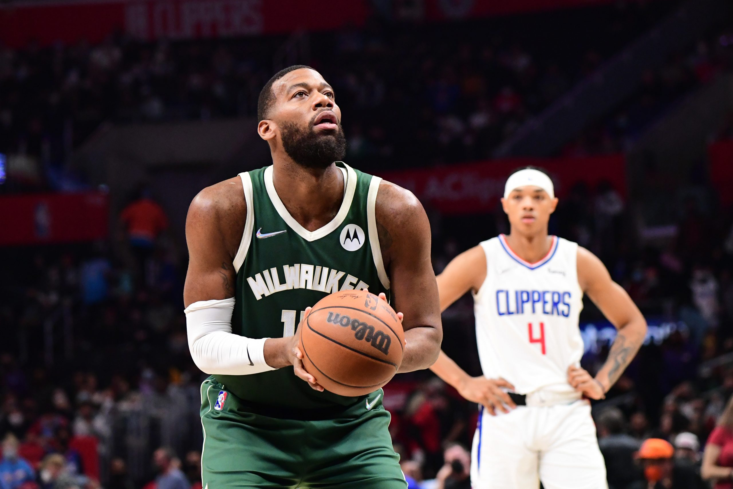 掘金队签下门罗,加强内线深度 掘金队签下门罗,加强内线深度