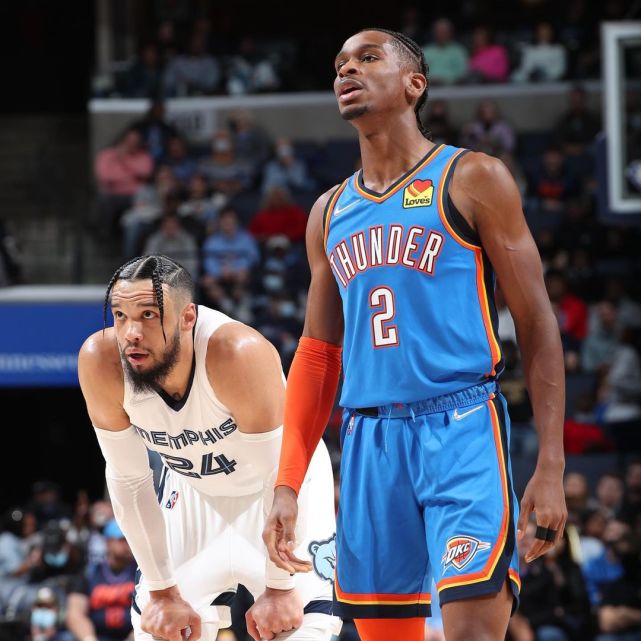 蓝狐客场击败灰熊,继续领跑赛区 蓝狐客场击败灰熊,继续领跑赛区