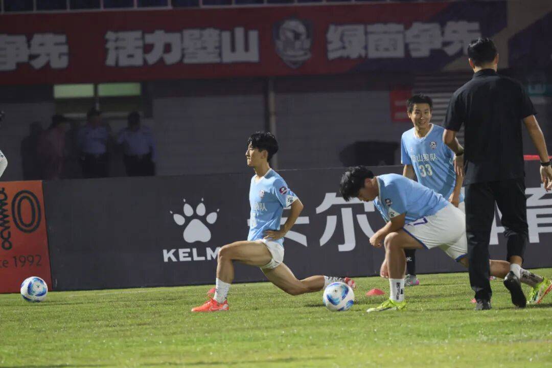 爱游戏在线-狼队客场告捷,保级大战一触即发