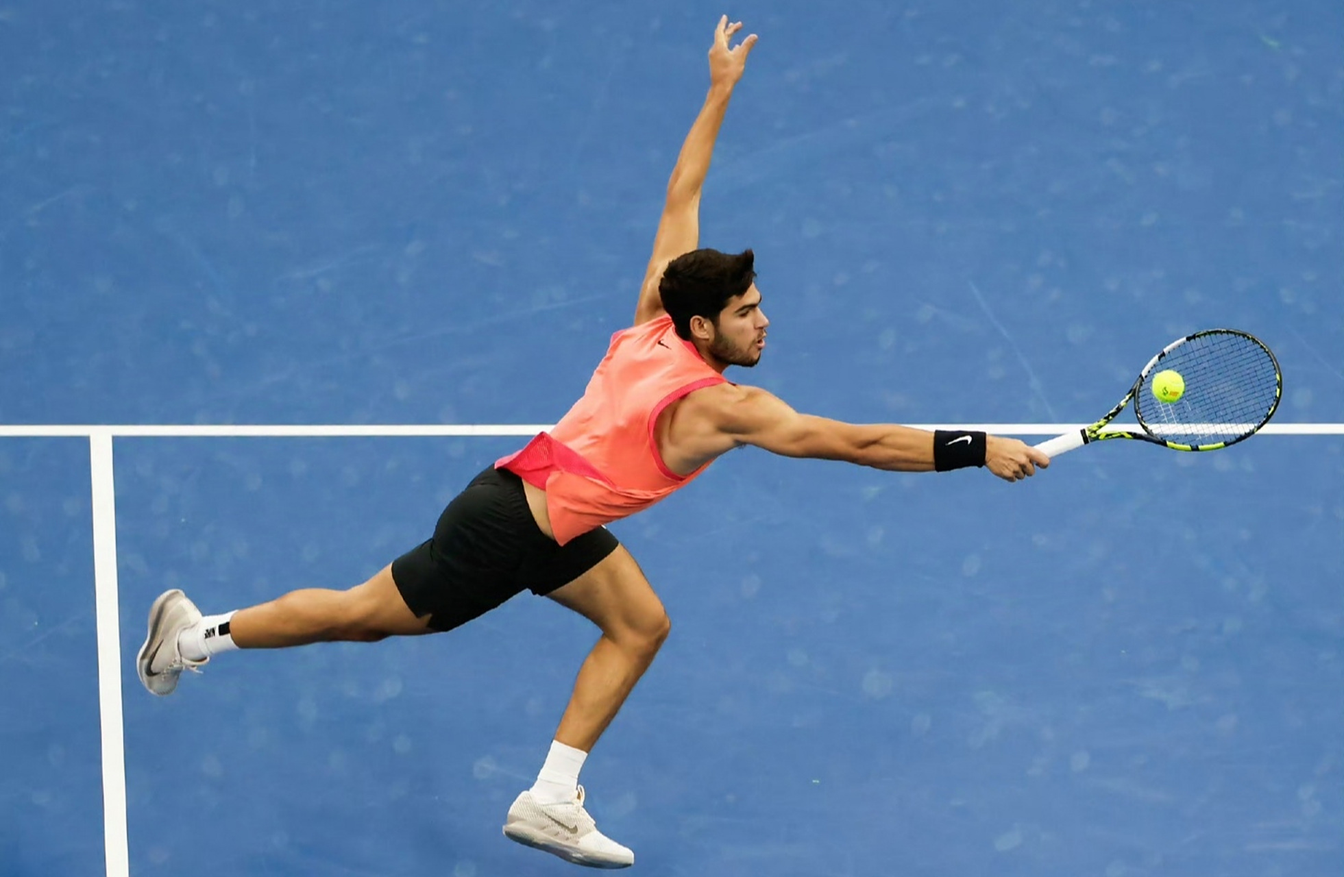 意大利网球队翻盘英国网球队,阿尔卡拉斯爆发神勇 意大利网球队翻盘英国网球队,阿尔卡拉斯爆发神勇